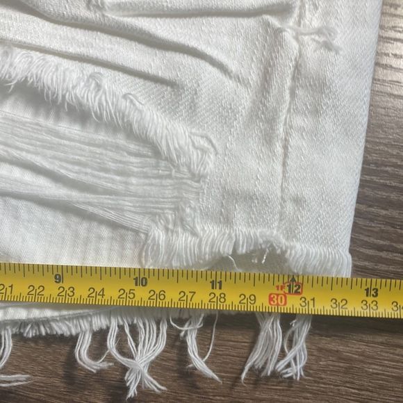 NWT Womens Free People
Loving Good Vibrations Cutoffs Spring White Shorts - Picture 9 of 15